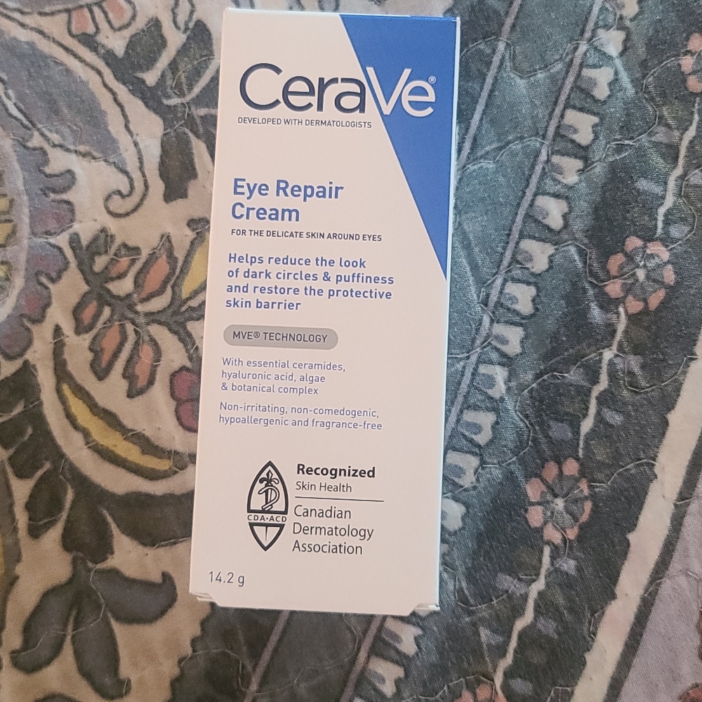 Cerave - Picture 3 of 3